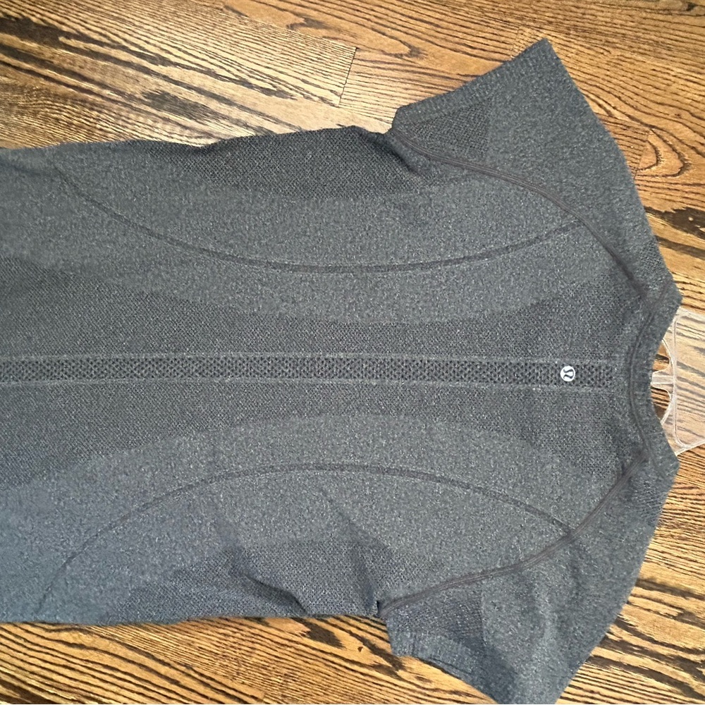 Lululemon swiftly tech short sleeve shirt great condition size 10